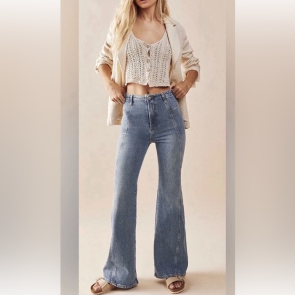 Free People We the Free Florence flare high rise jeans
Size 29